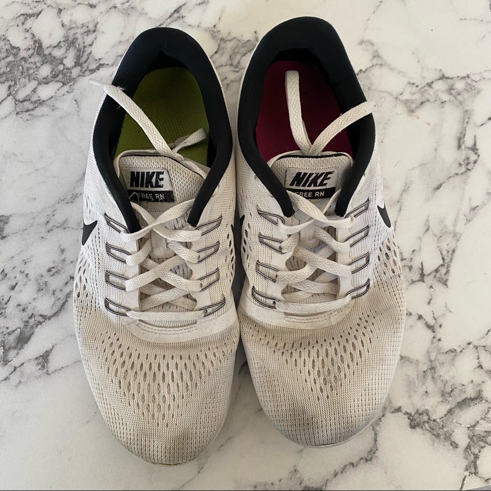 NIKE free runs